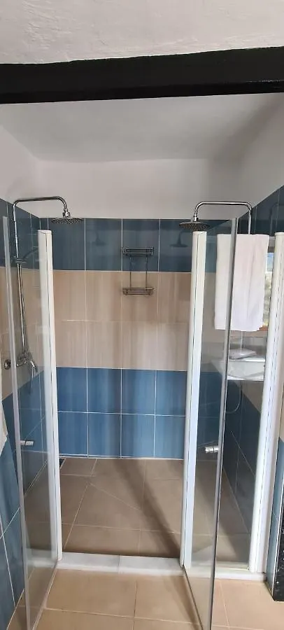 לינה וארוחת בוקר מרטוס Casa El Castano ספרד